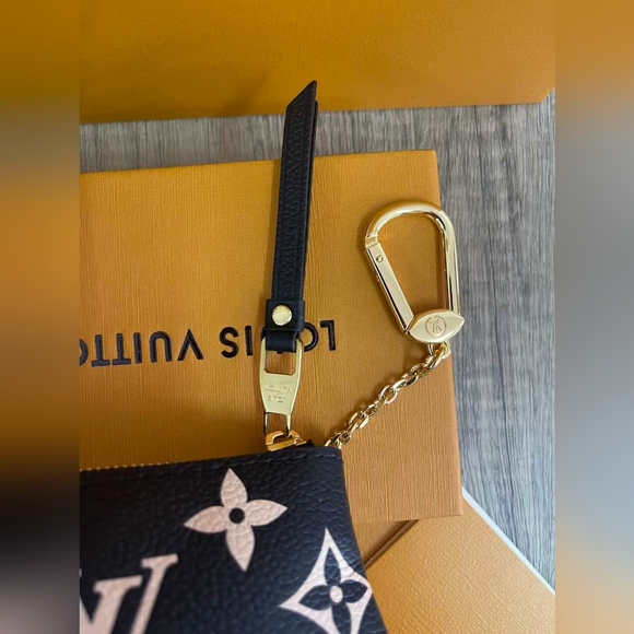 Louis Vuitton Key Pouch - Picture 4 of 11
